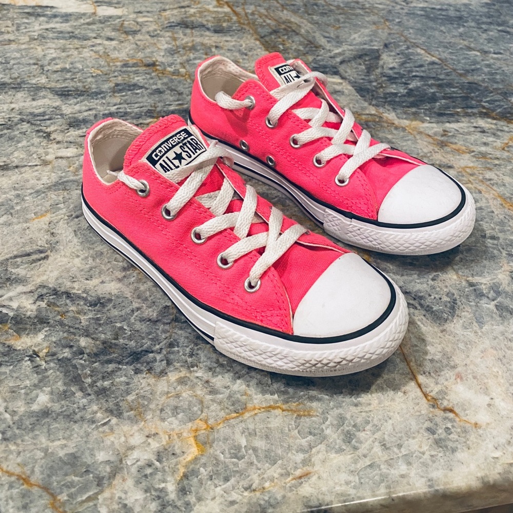 Converse Chuck Taylor all star neon pink low tops Sz.1 youth